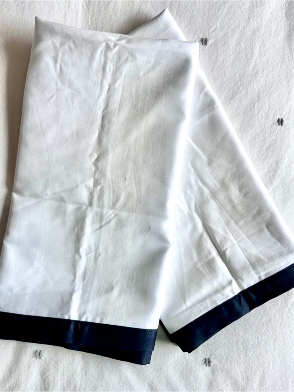 NWOT Serena & Lily Border Frame Sateen Standard Shams - Pair